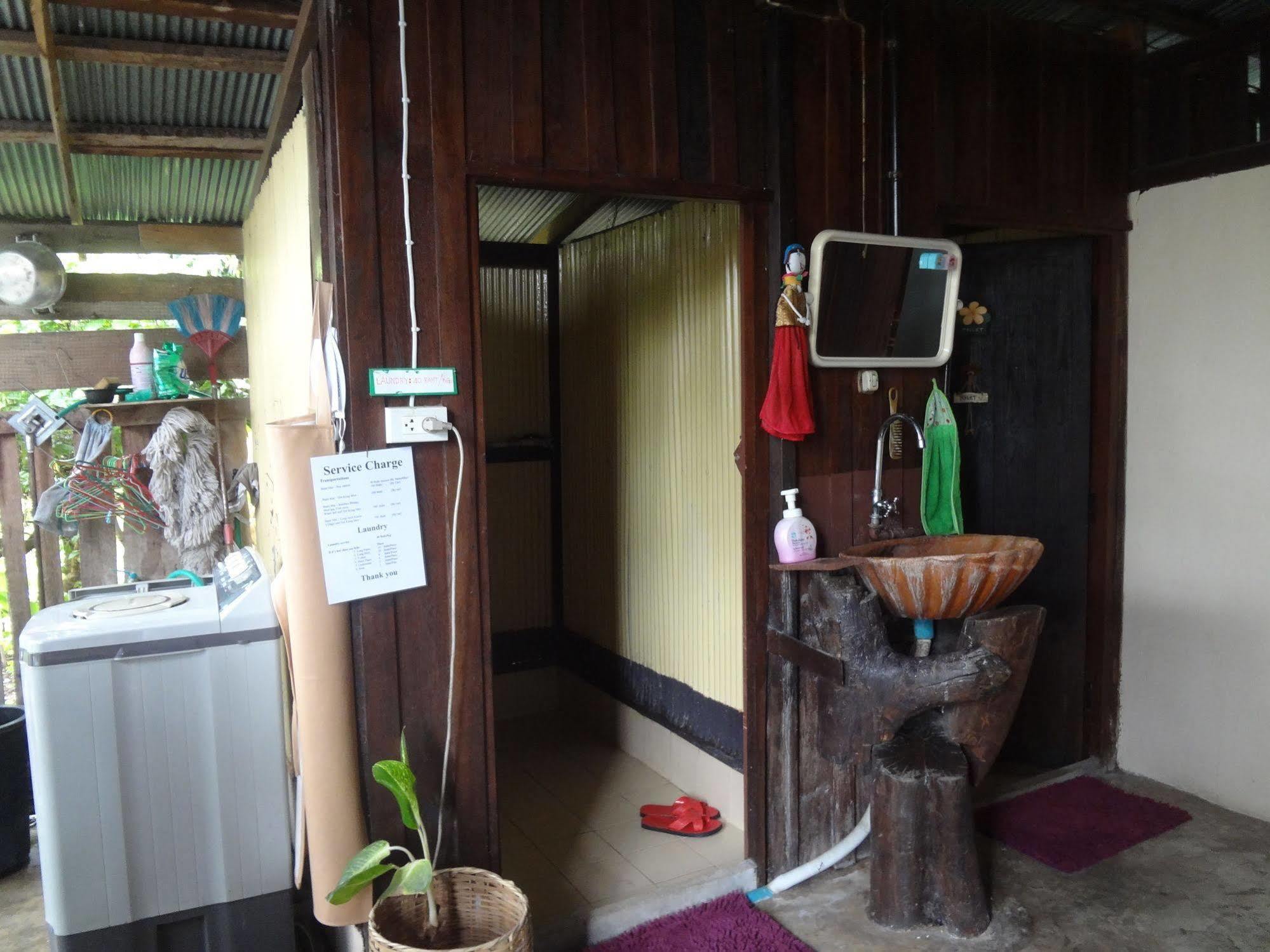 Baan Mai Guesthouse 매홍손 외부 사진