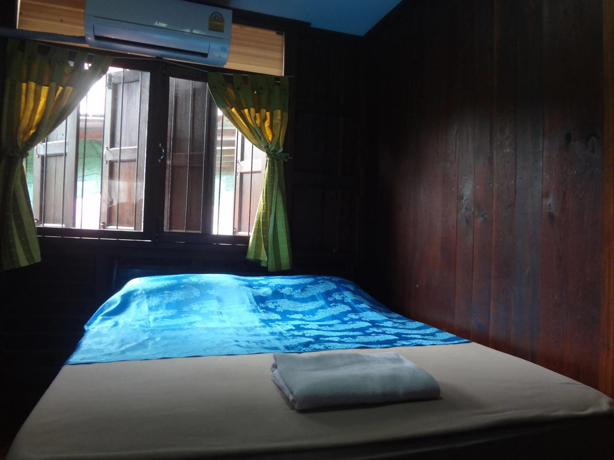 Baan Mai Guesthouse 매홍손 외부 사진