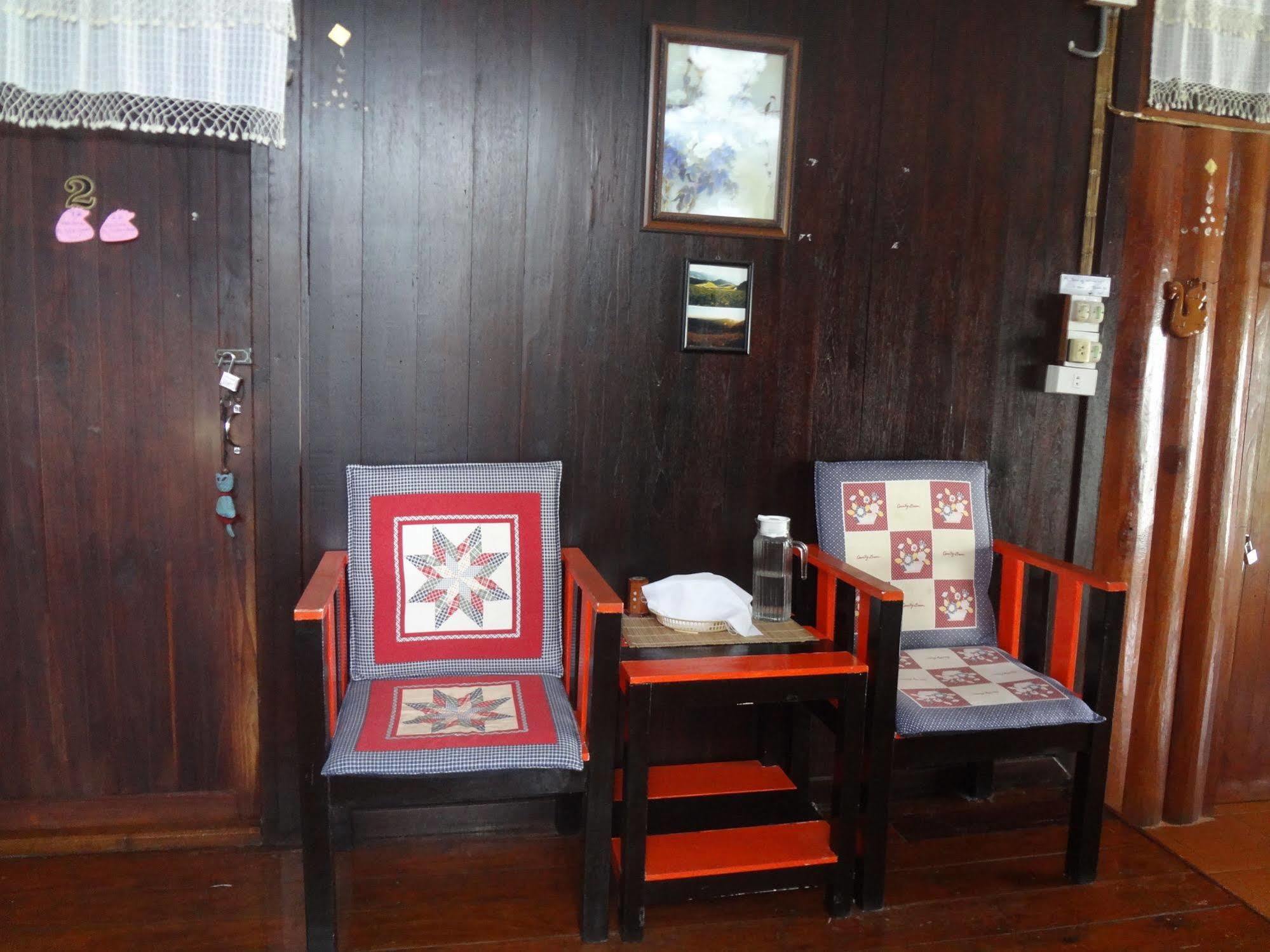 Baan Mai Guesthouse 매홍손 외부 사진