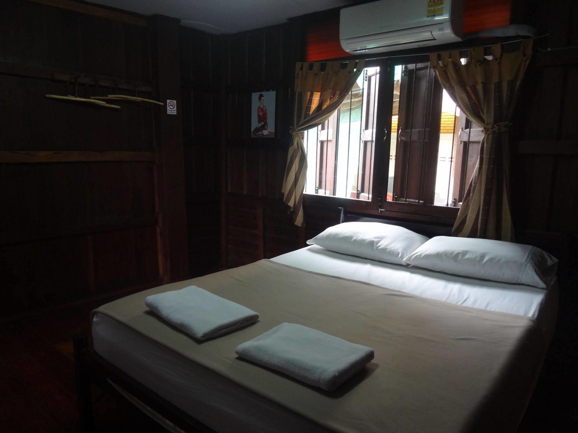 Baan Mai Guesthouse 매홍손 외부 사진