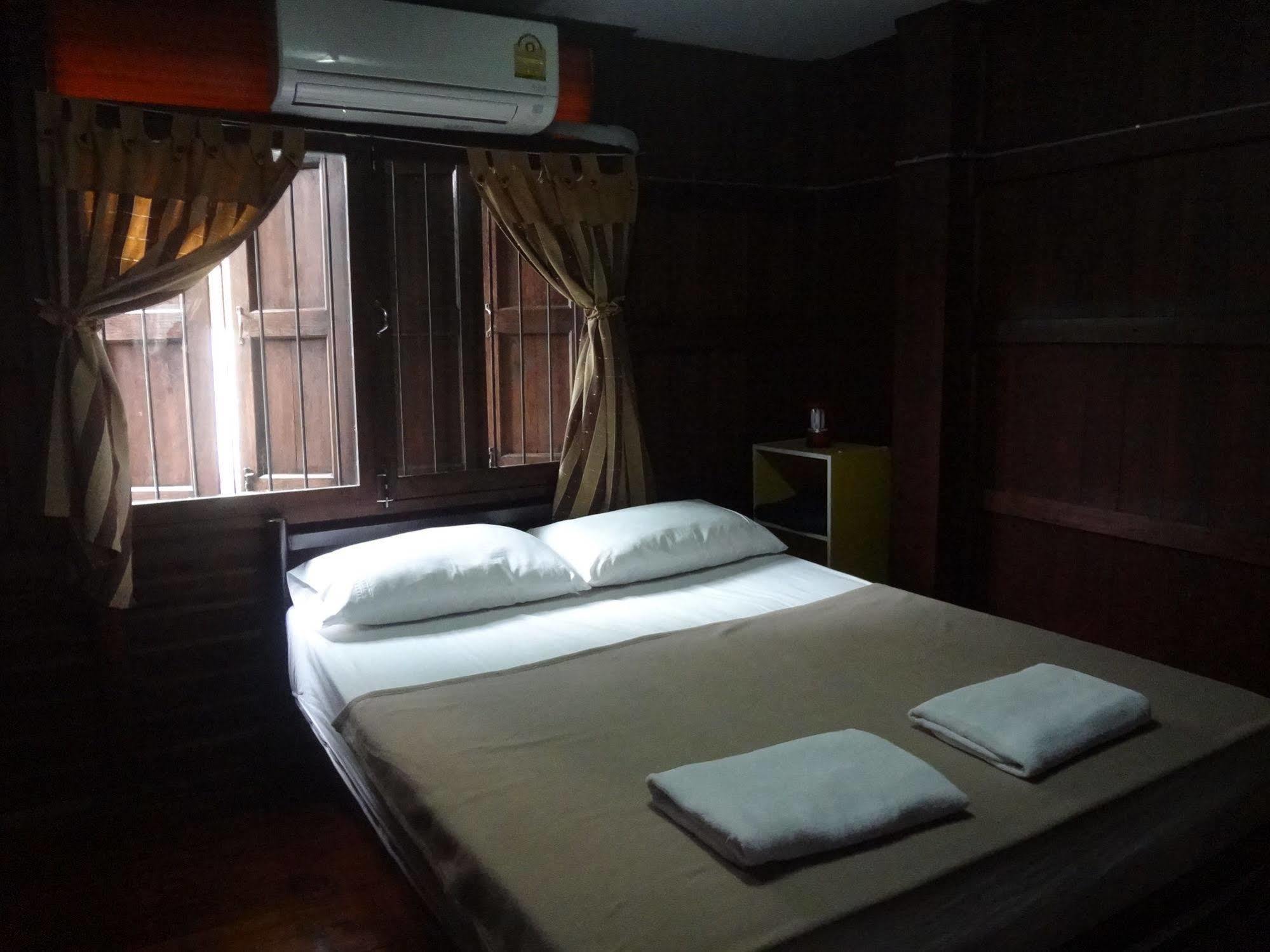 Baan Mai Guesthouse 매홍손 외부 사진