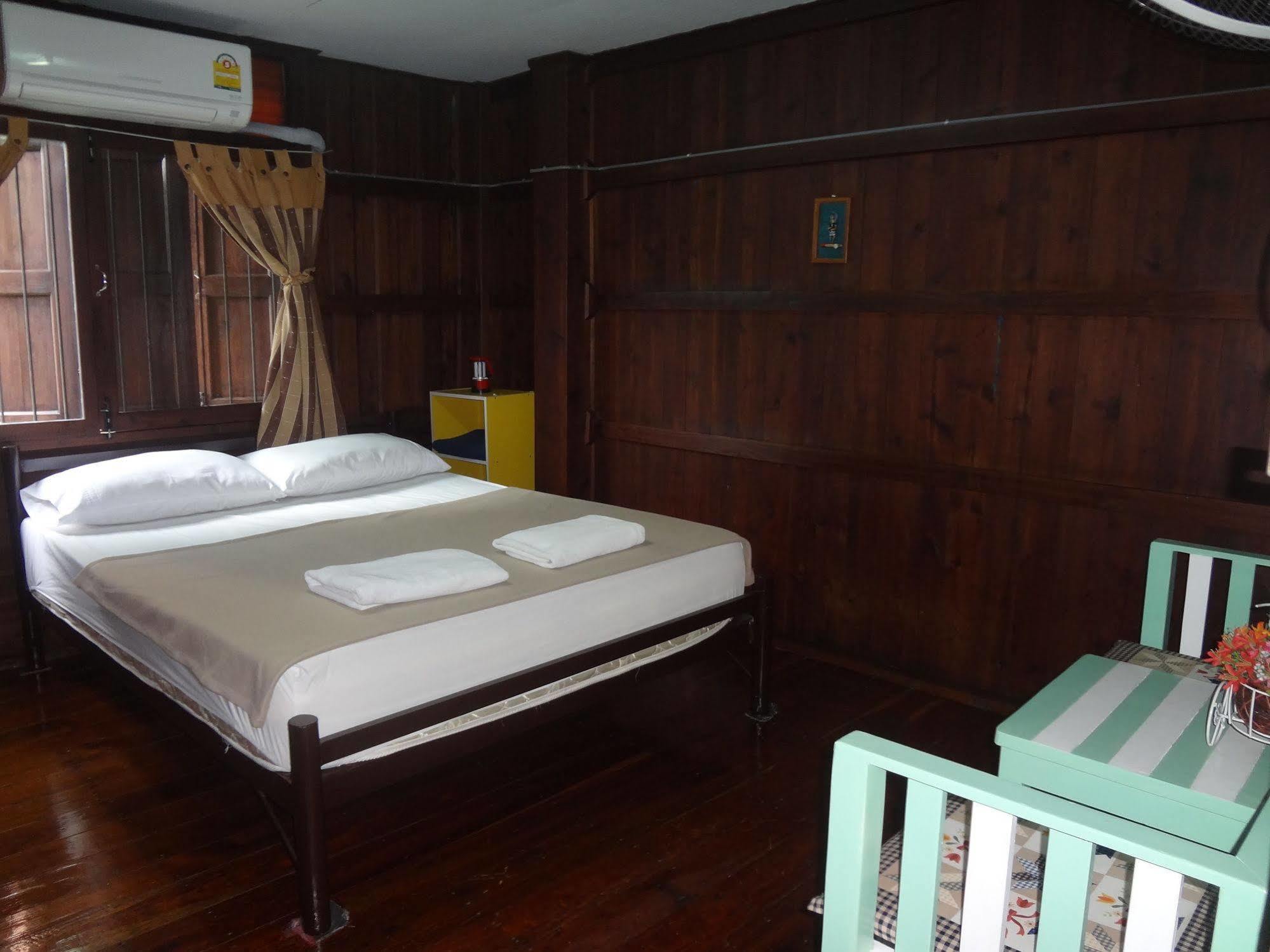Baan Mai Guesthouse 매홍손 외부 사진