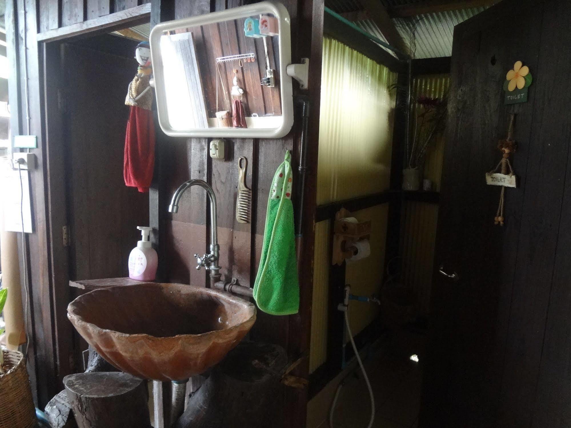 Baan Mai Guesthouse 매홍손 외부 사진