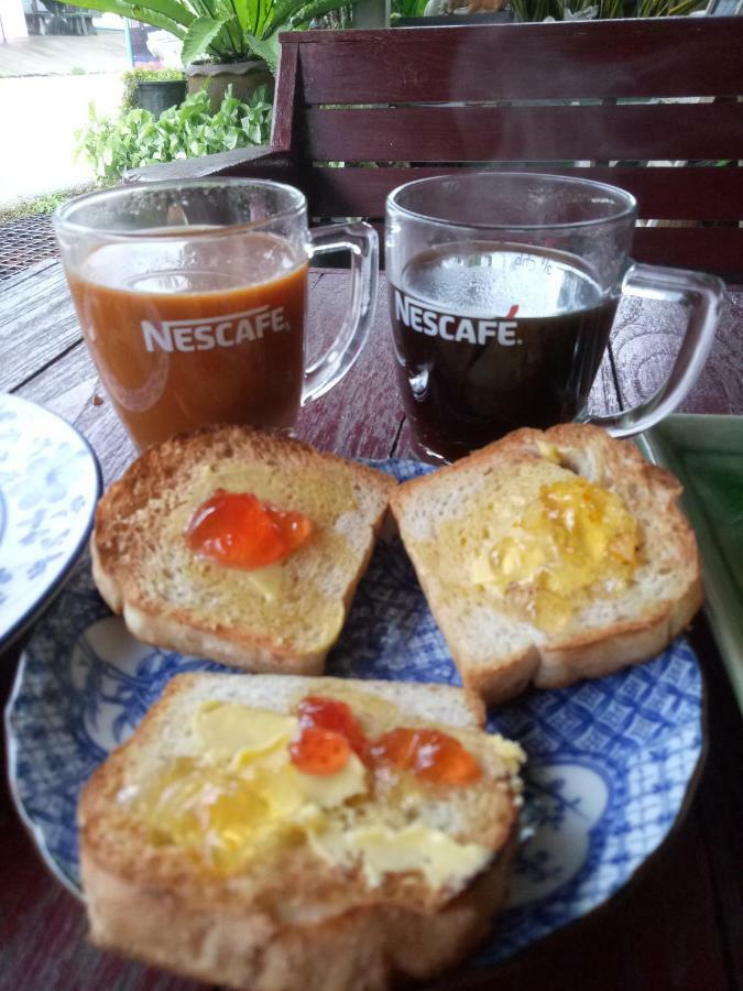 Baan Mai Guesthouse 매홍손 외부 사진